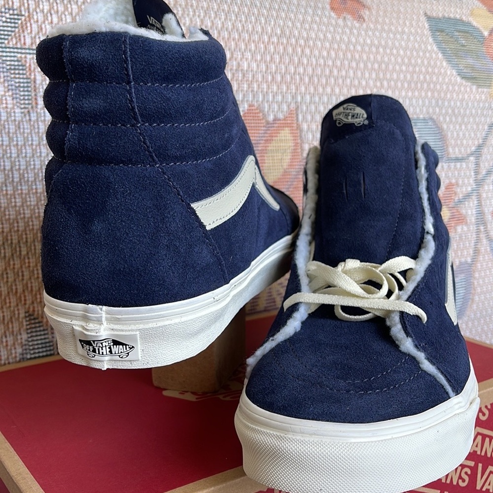 Vans Men’s Sk8-Hi
Cozy Hug Parisian Night
VN0005U9JDU
Sneakers - Picture 11 of 16